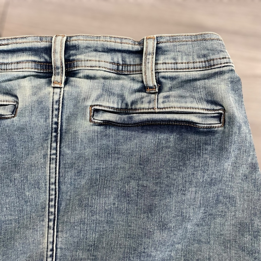 Pilcro Anthropologie Y2K Medium Wash Denim Low Rise Micro Mini Skirt - Size 8 - Picture 5 of 8